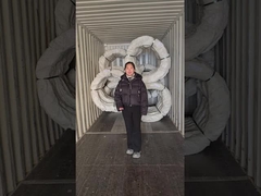 コンテナで輸送された剃刀の刺線