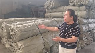 蛇籠メッシュロール製品の展示と梱包