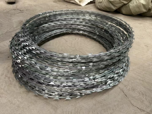 PVC 塗装 剃刀線 直線 鉄筋 防護 刺線