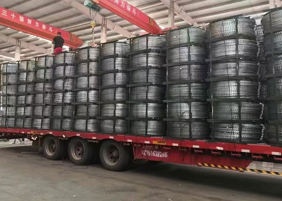 プラスチックで覆われた剃り刀 刺線 安全フェンスのための平面巻くワイヤー