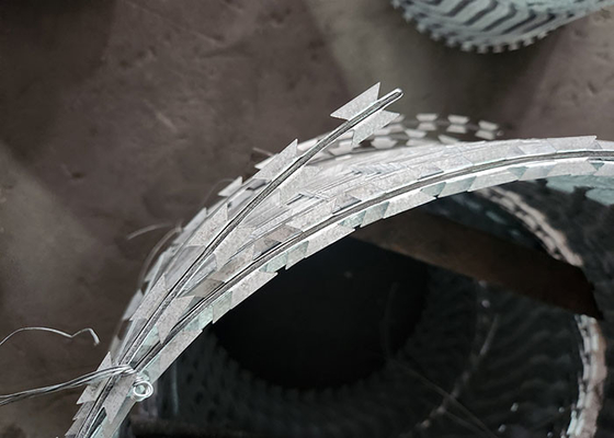 2024 KN 護欄 剃刀 刺線網 2.5mm ケニア 南アフリカ ジンバブエ