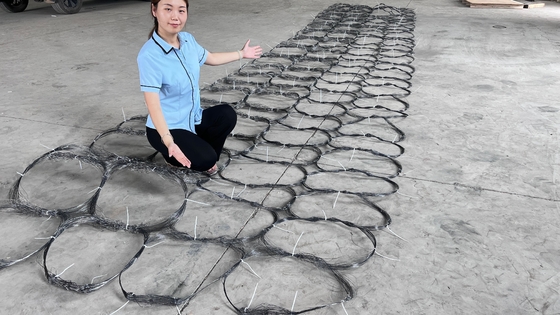 タンク障害物 フェンスメッシュ 目に見えないドローン網 フェンス タンクバリア ワイカーフェンス ワイヤメッシュ セキュリティ プータンカバリア ウクライナ
