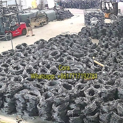 ウクライナ 軍用 低視力線 防戦車 目立つ障害 網 壁