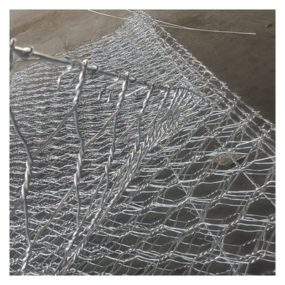 電流を通されたワイヤー亜鉛上塗を施してあるGabion MilitaireのGabionクリップが付いている反錆
