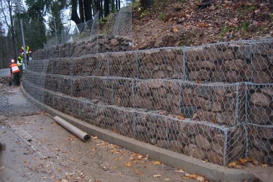 耐久性のあるワイヤバスケットの支柱壁 重亜鉛で覆われた 2m X 1m X 1m