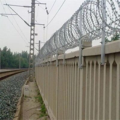 高張力ガルバニズム剃刀刺線 国境刑務所周辺保護用クロスタイプコンチェルティーナ刃線