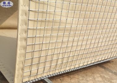 Mil1 - Mil10砂は軍のHesco障壁によって溶接されたHescoの要塞を満たしました