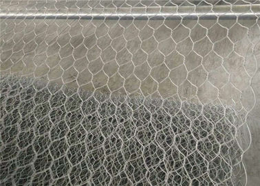 電流を通される+ポリ塩化ビニールの柔らかいプロジェクトのための上塗を施してあるGabionsによって編まれる金網箱の擁壁