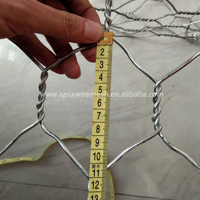 低炭素の鉄ワイヤー石Gabionは川の壁の保護のための8*10 Cmの網をおりに入れる
